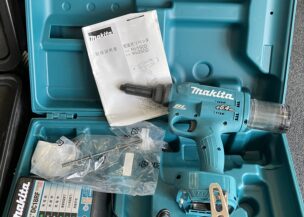 MAKITA  RV250D 充電式リベッタ　充電器・箱のみ